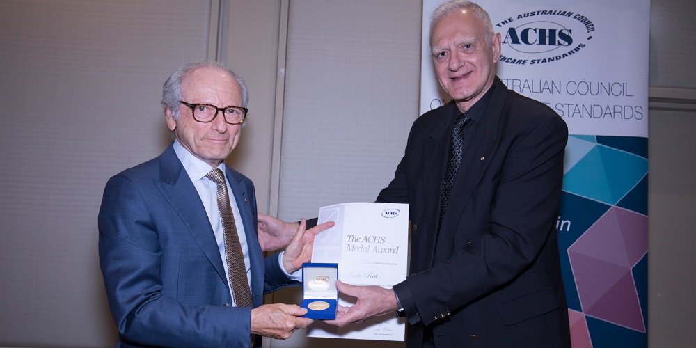 Assoc Prof Les Reti receiving award