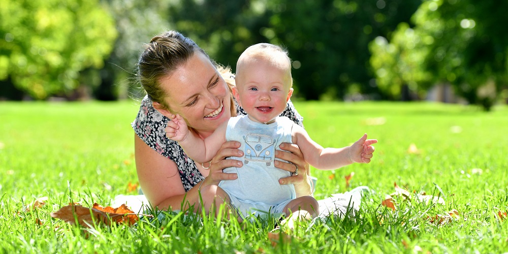 Sarah Logie with her son Elliot who was born at 32 weeks. Copyright Joe Armao, the Age.